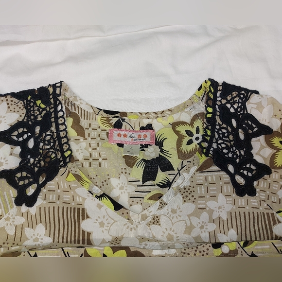 Koi by Kathy Peterson Scrubs Top  large - Picture 7 of 7